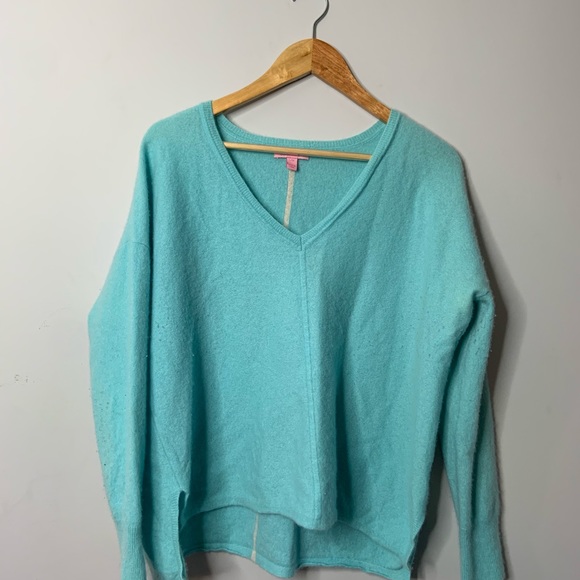 Lilly Pulitzer Sweaters - Lilly Pulitzer Cashmere V-Neck Sweater, sz. L